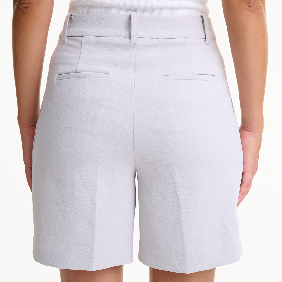 the avia bermuda short